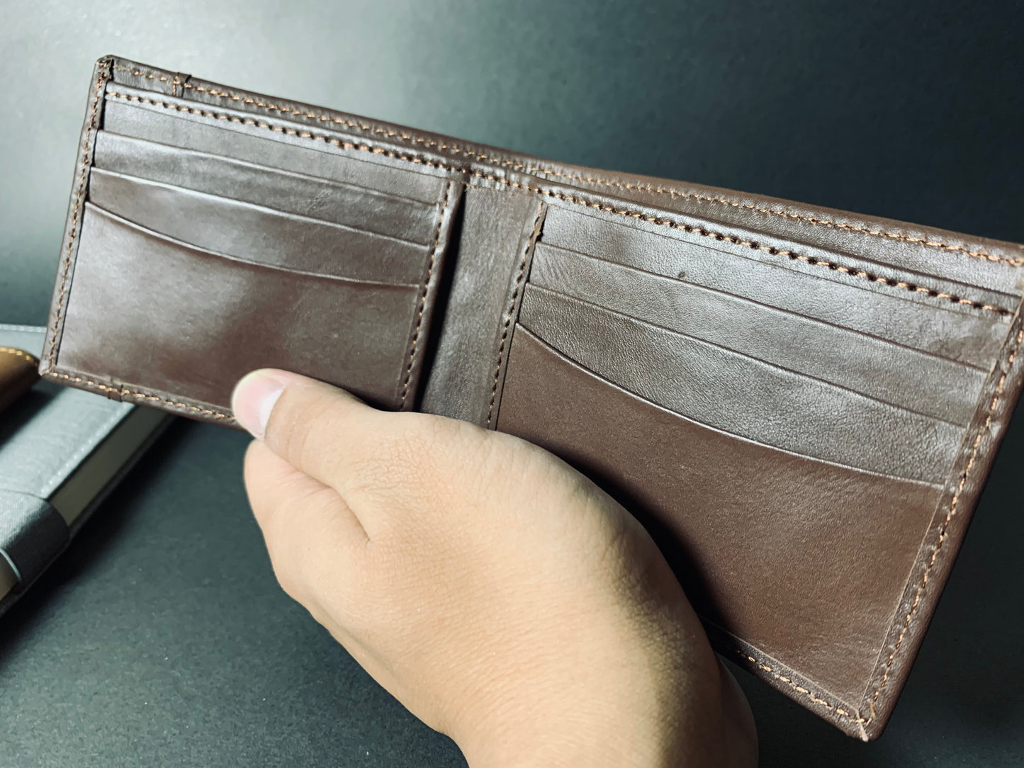 Ravera Forge — Handcrafted Full-Grain Leather Bifold Wallet